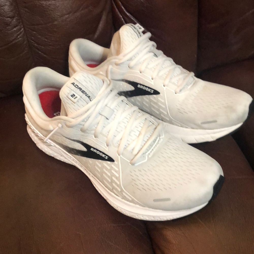 Mens size 10.5 Brooks adrenaline 21 running shoes White with black accents